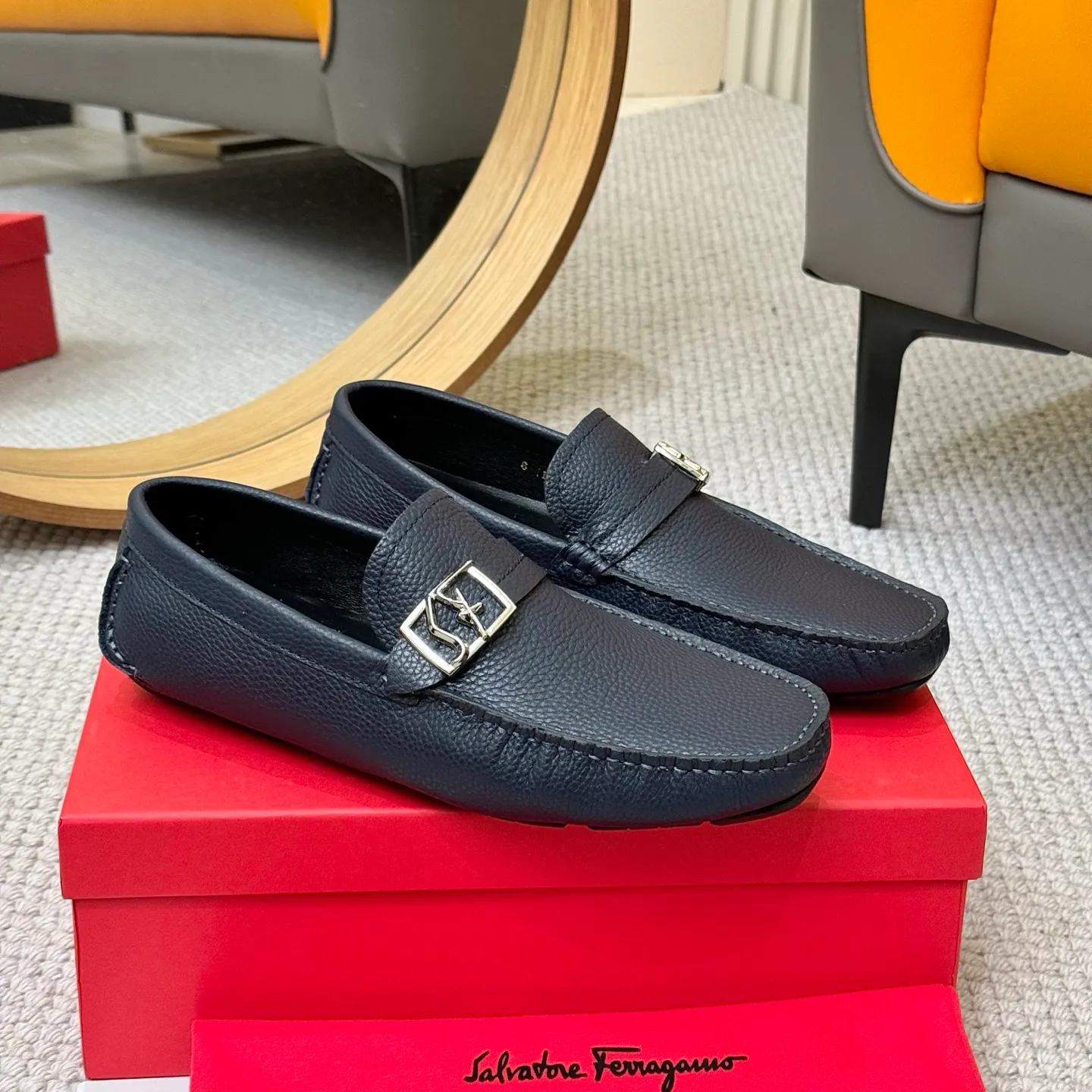 Men's men's shoes 💰420 (Yangli) Ferragamo 〰Ferragamo 2⃣️0⃣️2⃣️5️⃣ New series 👊🏻 Upper 🇮🇹 Italian imported calfskin, original outsole molding. Water-dyed sheepskin lining. The identity of every successful man is set off, and the upper and lower shoes are elegant and stable🚶🏻🚶🏻The high-end custom counter original replica is an eternal classic🔍️Number of codes: 38-46 with counter packaging